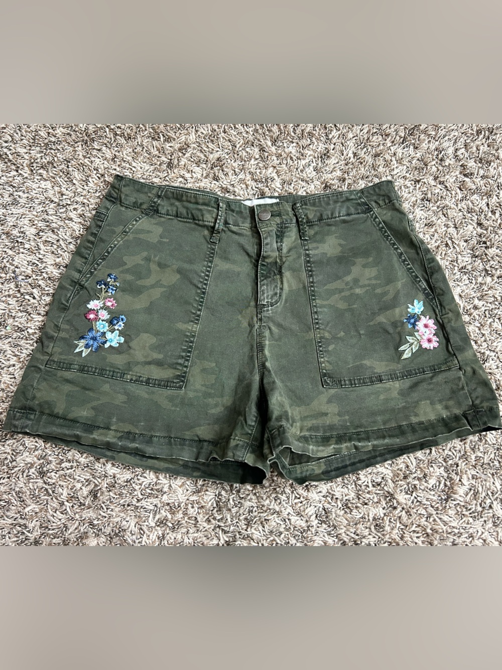 Driftwood Camo Floral Embroidered Shorts Sz 30